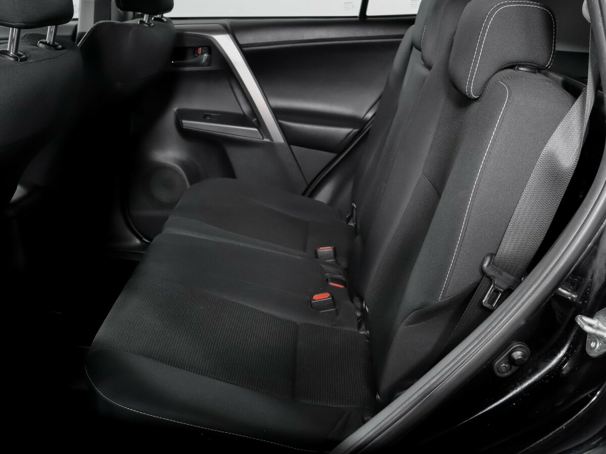 Toyota RAV4 с пробегом — 2018 год. Фото: #9