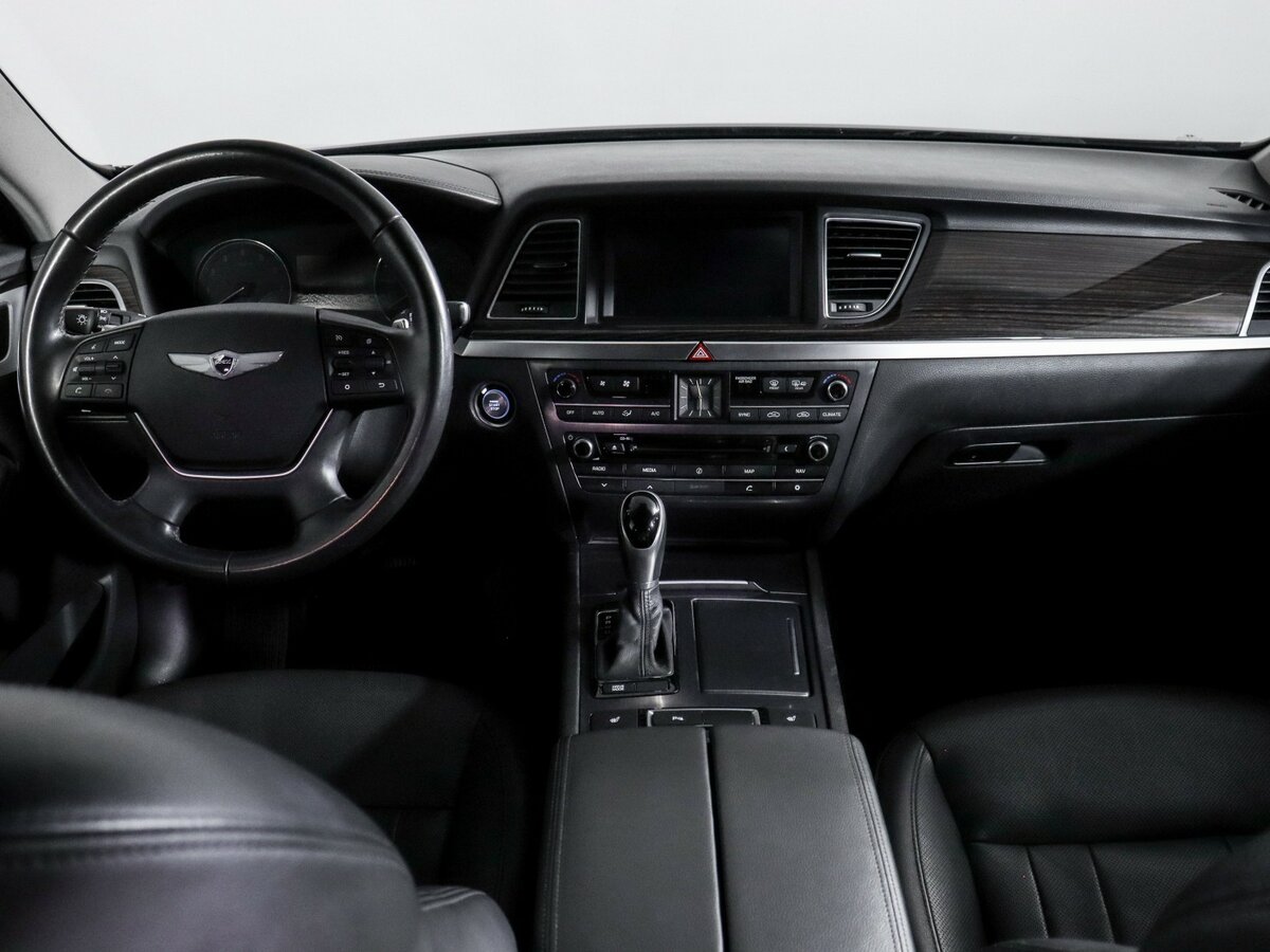Hyundai Genesis с пробегом — 2016 год. Фото: #9