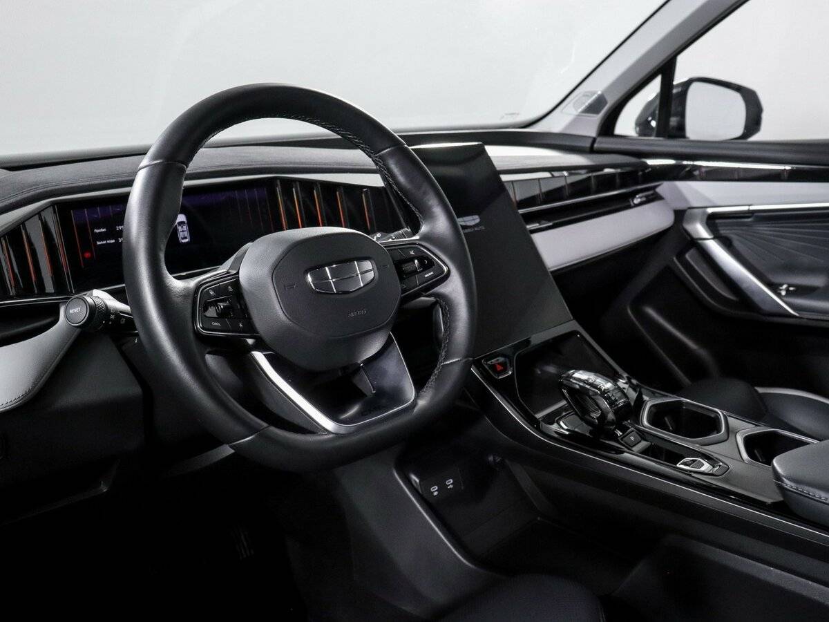 Geely Atlas с пробегом — 2024 год. Фото: #11