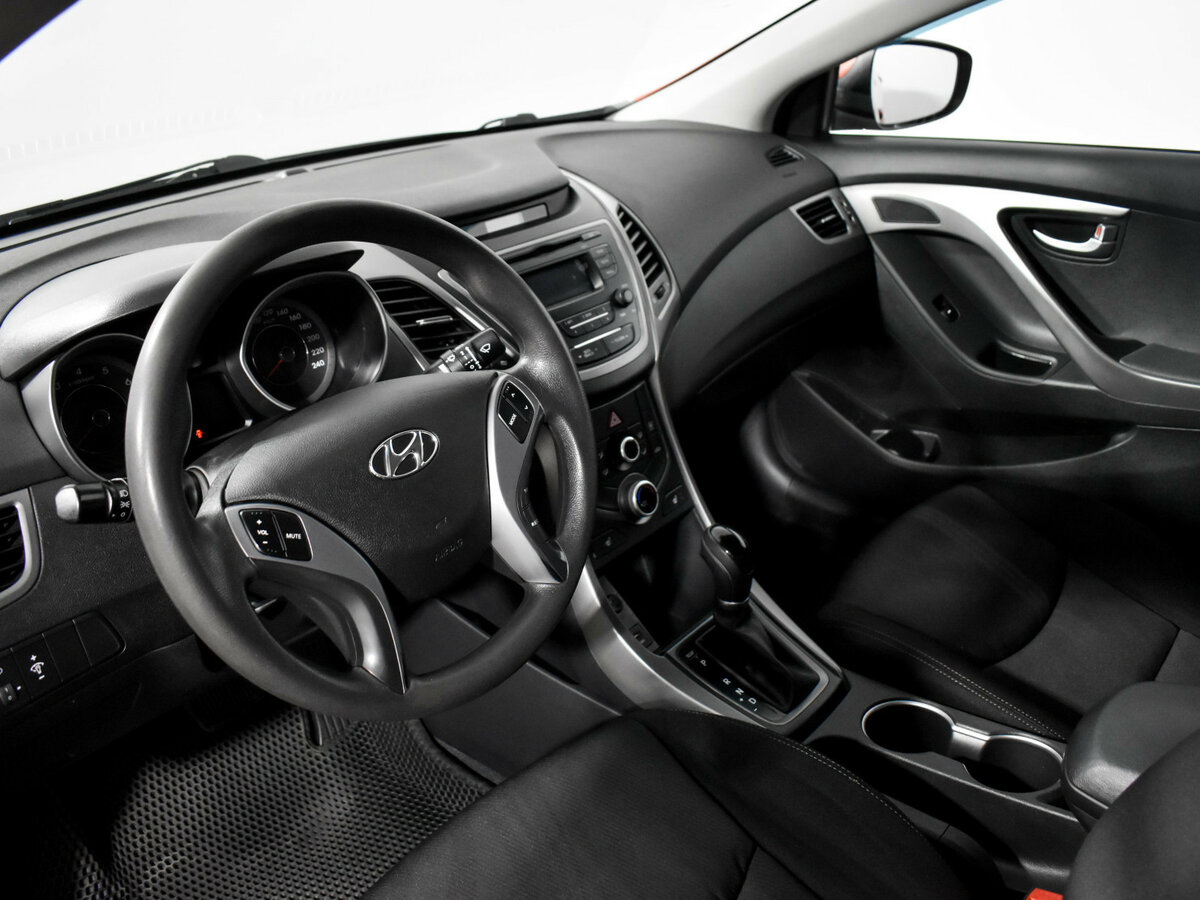 Hyundai Elantra с пробегом — 2015 год. Фото: #8