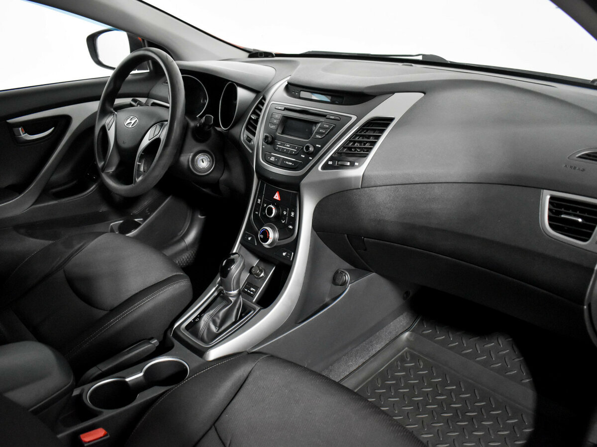 Hyundai Elantra с пробегом — 2015 год. Фото: #11