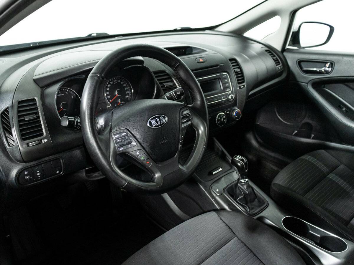 Kia Cerato с пробегом — 2015 год. Фото: #10