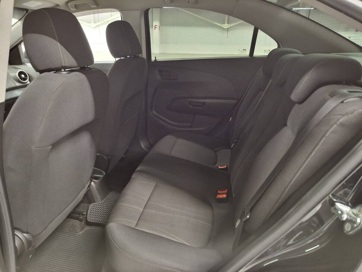 Chevrolet Aveo с пробегом — 2012 год. Фото: #11