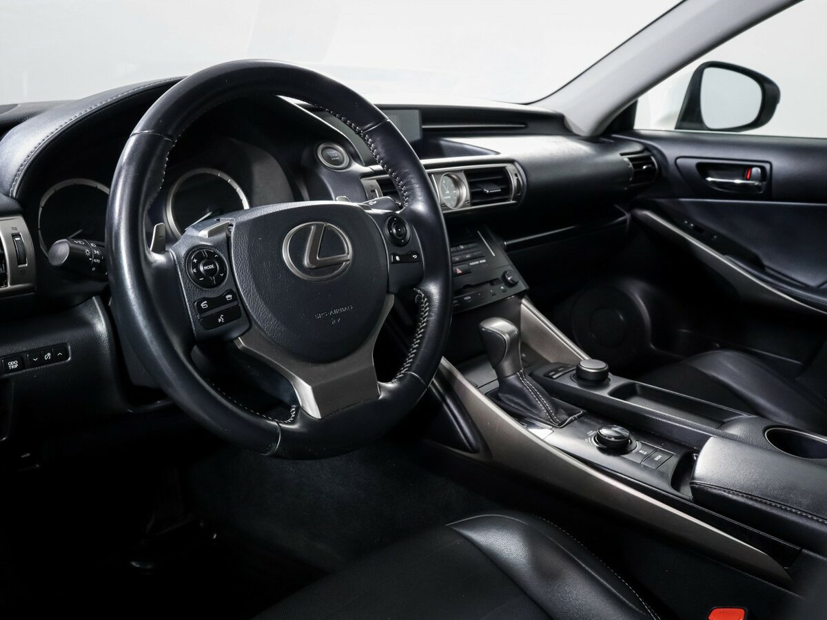 Lexus IS с пробегом — 2013 год. Фото: #11