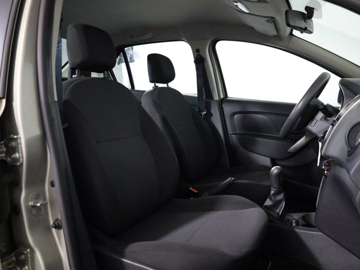 Renault Logan с пробегом — 2015 год. Фото: #11