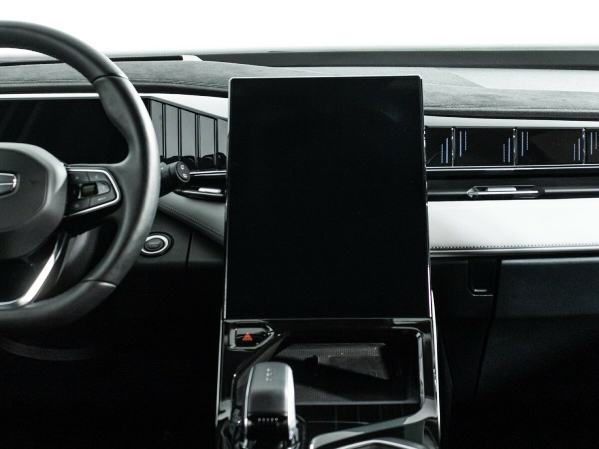 Geely Atlas с пробегом — 2024 год. Фото: #13