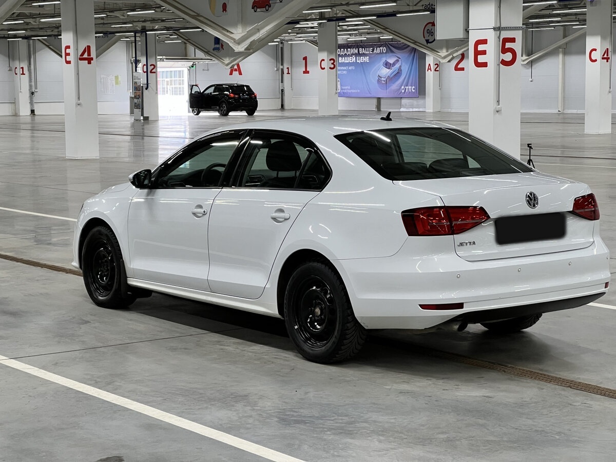 Volkswagen Jetta с пробегом — 2016 год. Фото: #6