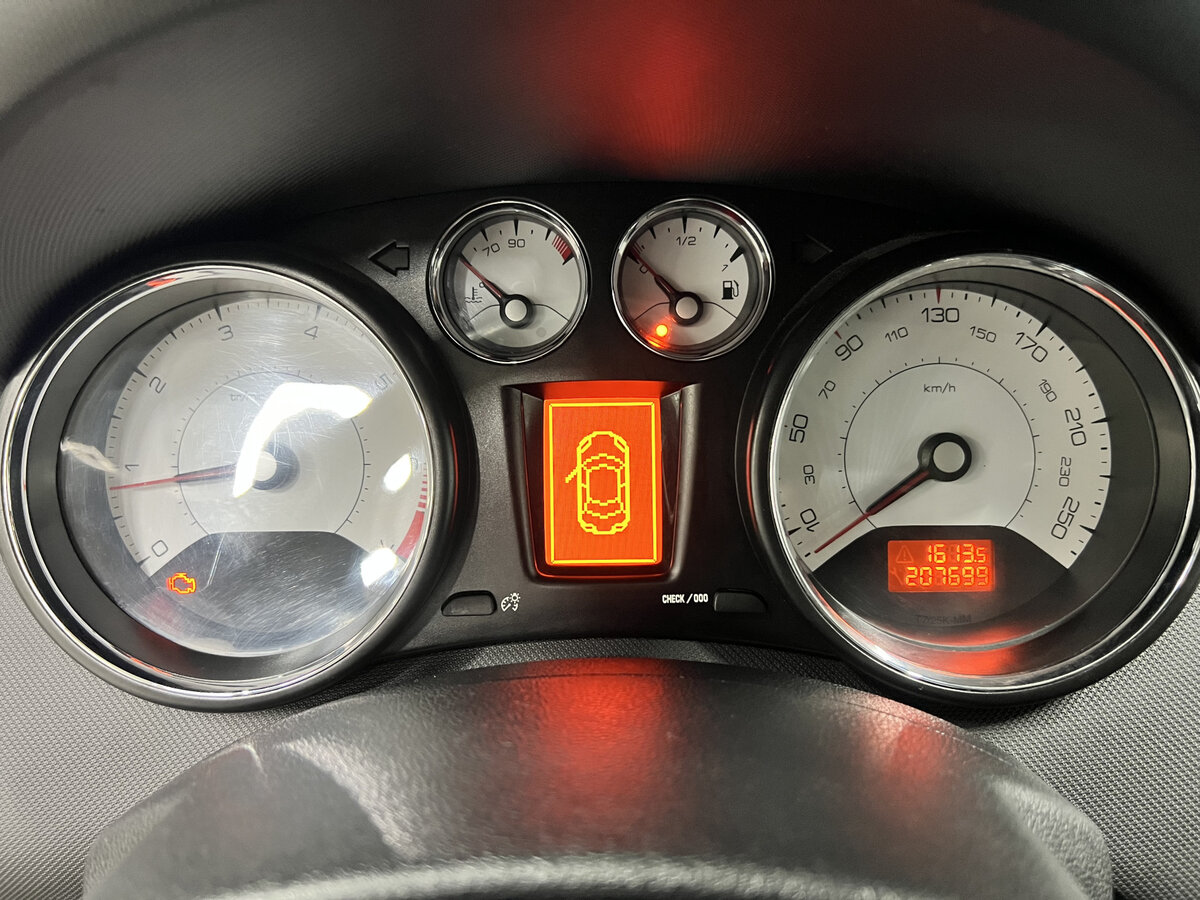 Peugeot 308 с пробегом — 2012 год. Фото: #12