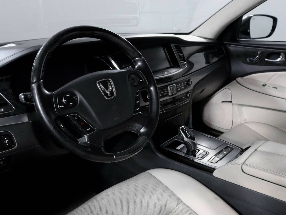 Hyundai Equus с пробегом — 2013 год. Фото: #13