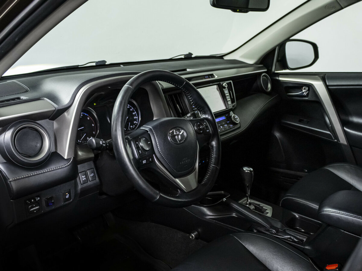 Toyota RAV4 с пробегом — 2017 год. Фото: #7