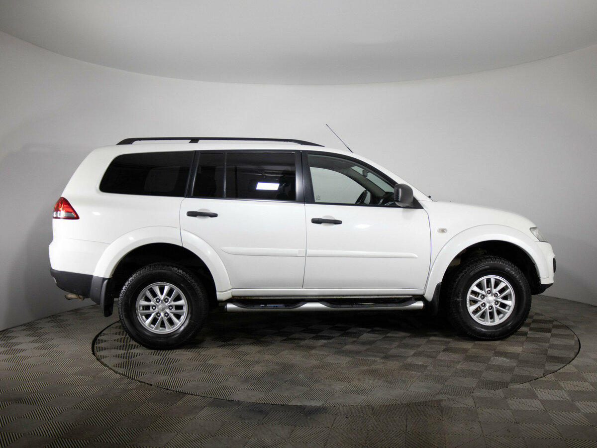 Mitsubishi Pajero Sport с пробегом — 2014 год. Фото: #3