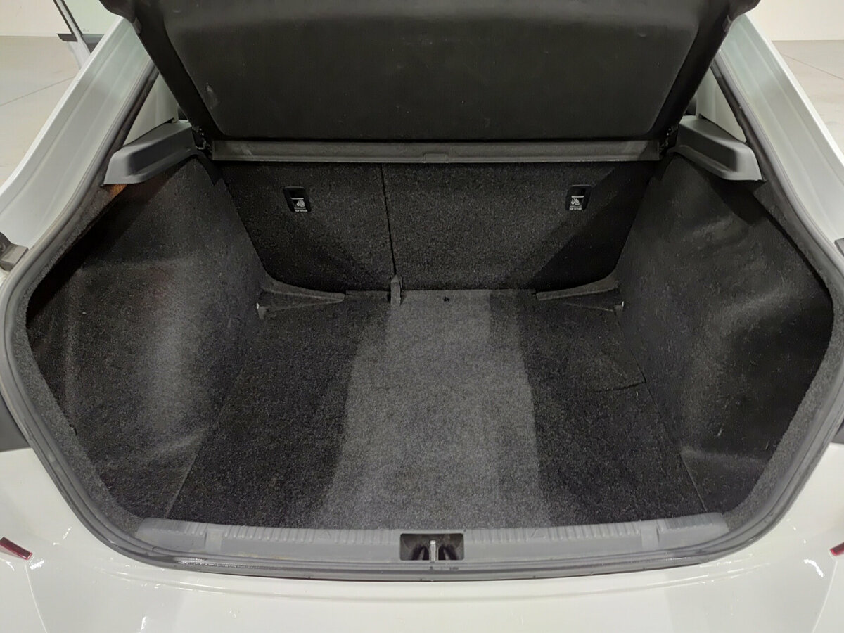 Volkswagen Polo с пробегом — 2021 год. Фото: #9