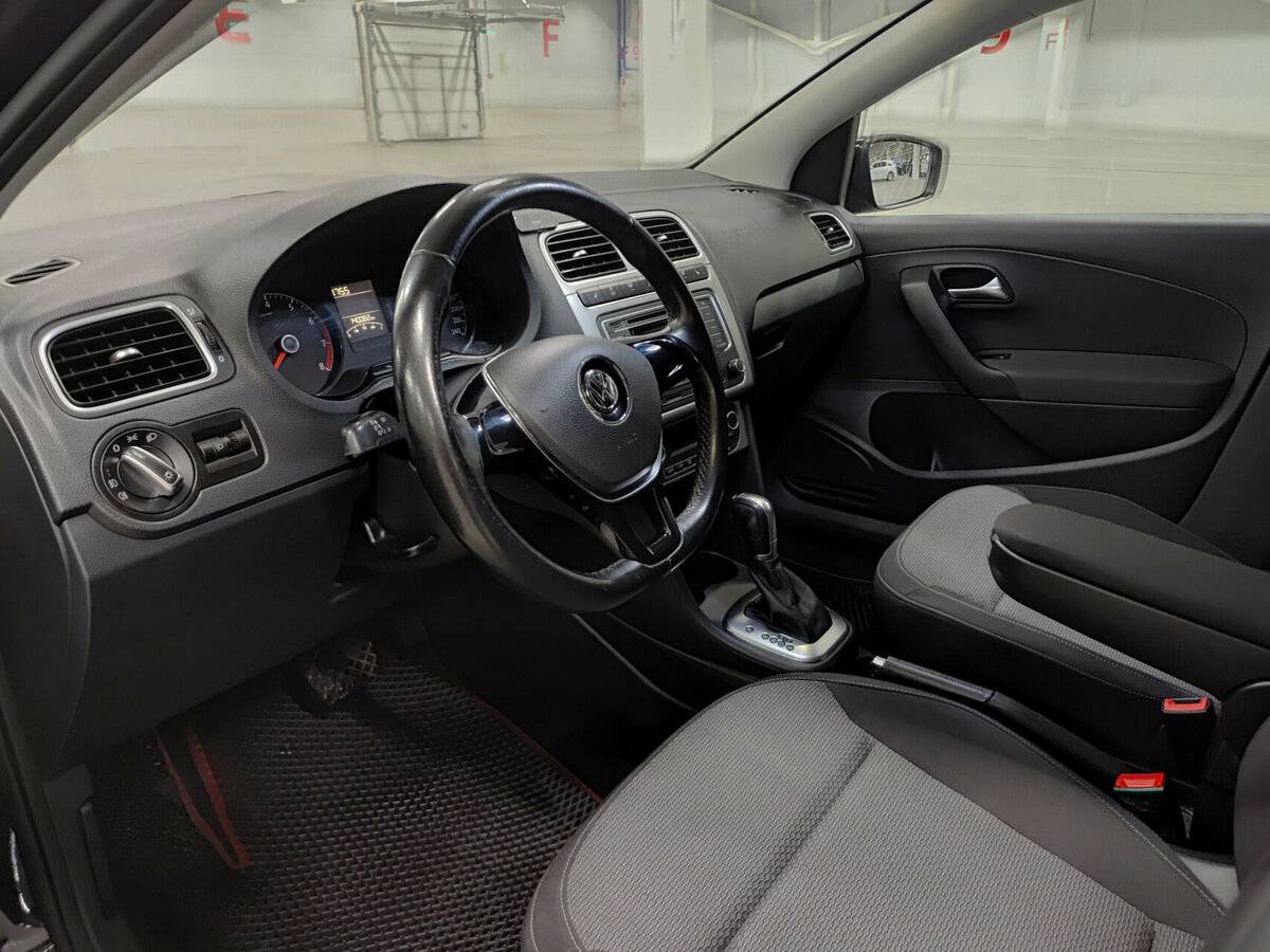 Volkswagen Polo с пробегом — 2016 год. Фото: #14
