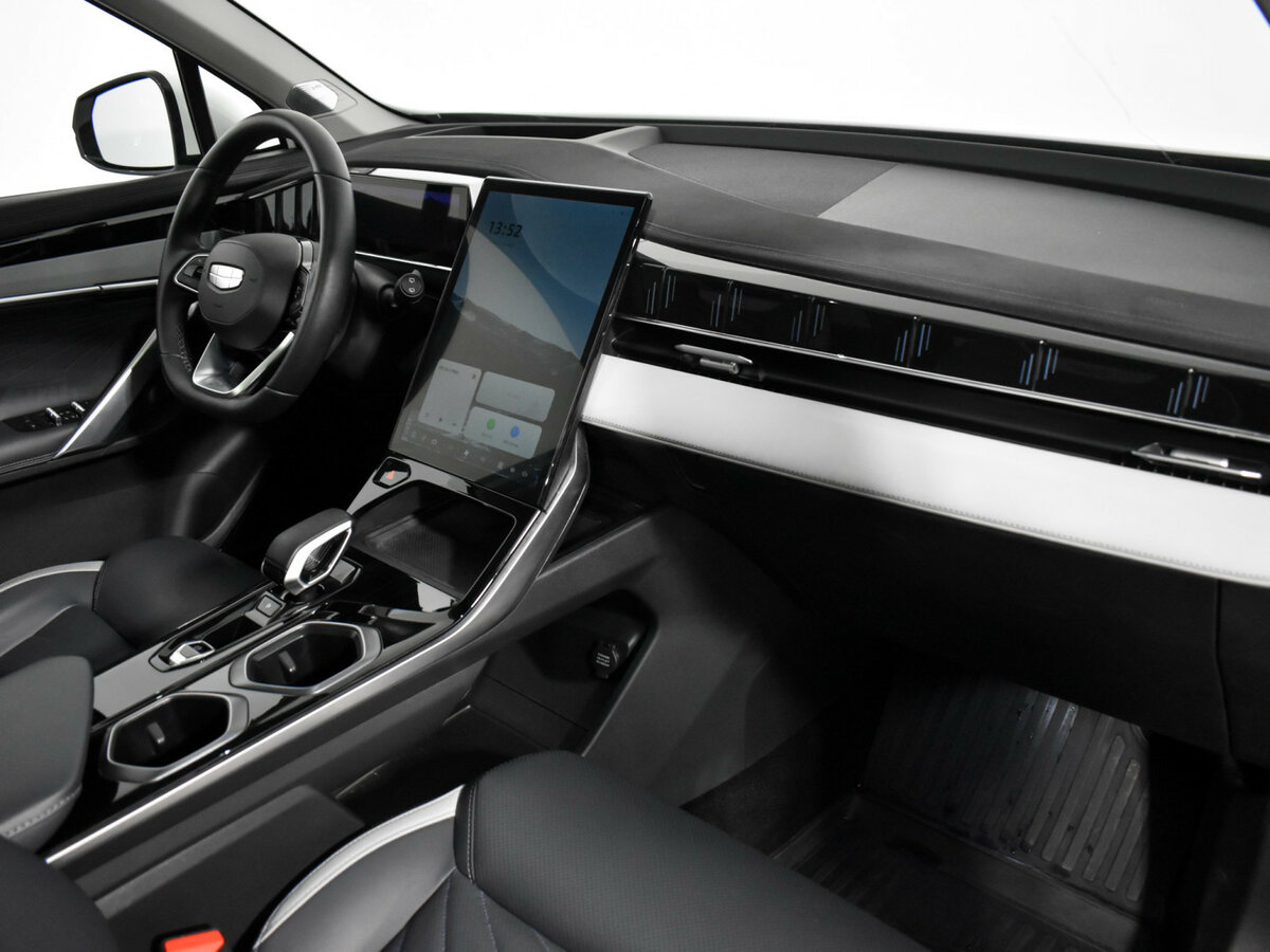 Geely Atlas с пробегом — 2024 год. Фото: #11