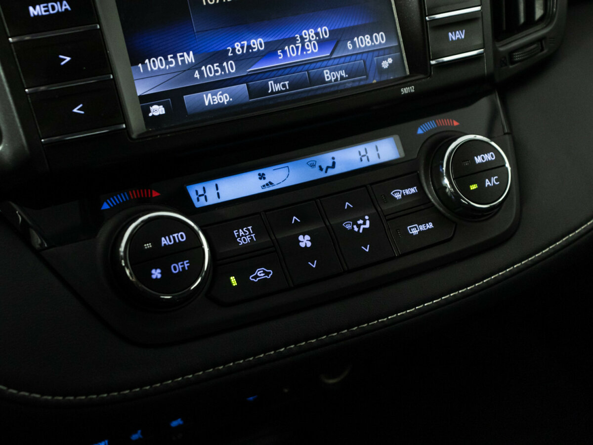 Toyota RAV4 с пробегом — 2015 год. Фото: #14