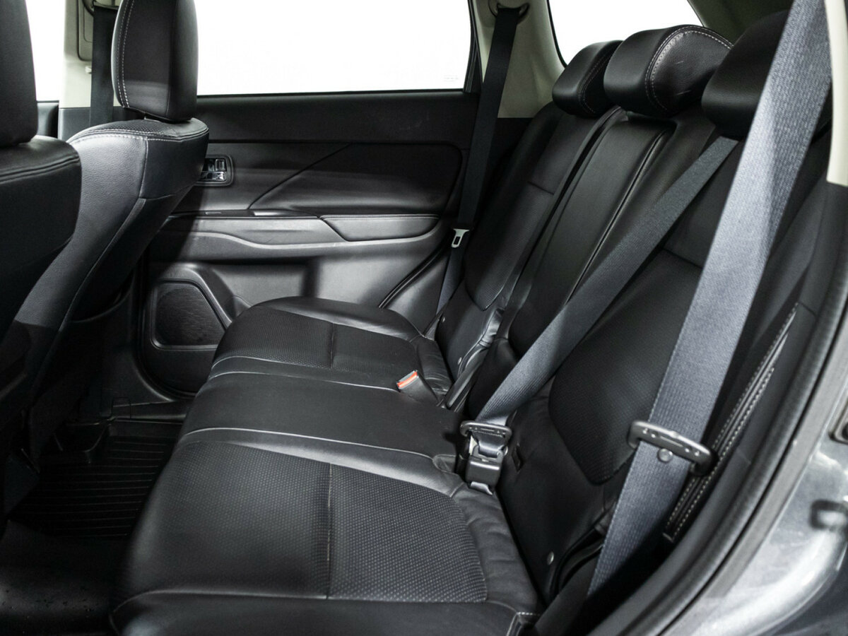 Mitsubishi Outlander с пробегом — 2014 год. Фото: #9