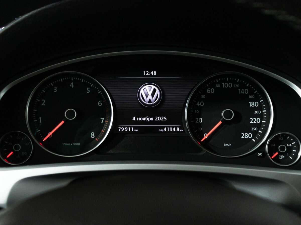 Volkswagen Touareg с пробегом — 2014 год. Фото: #10