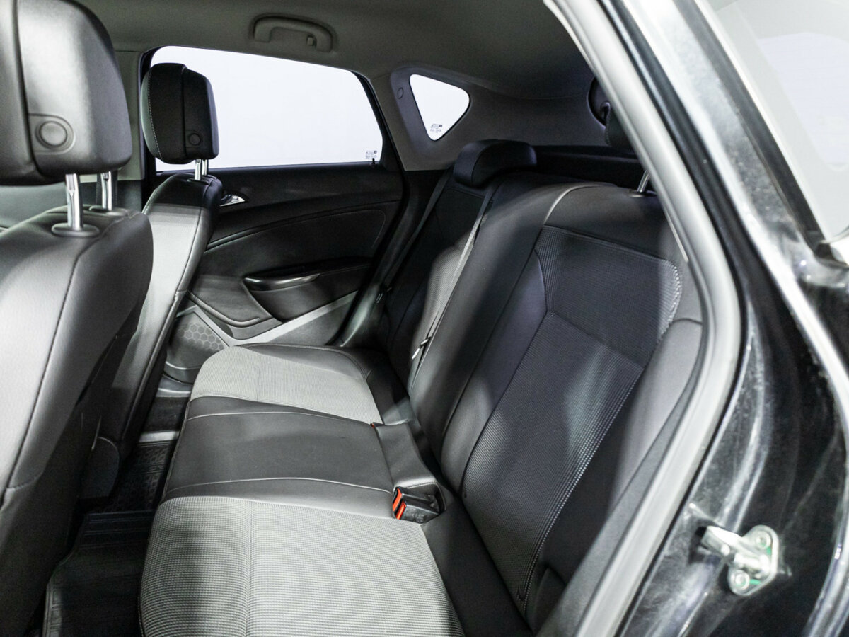 Opel Astra с пробегом — 2012 год. Фото: #9