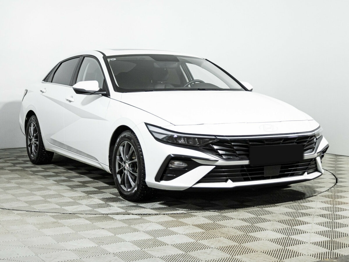 Hyundai Elantra с пробегом — 2023 год. Фото: #2