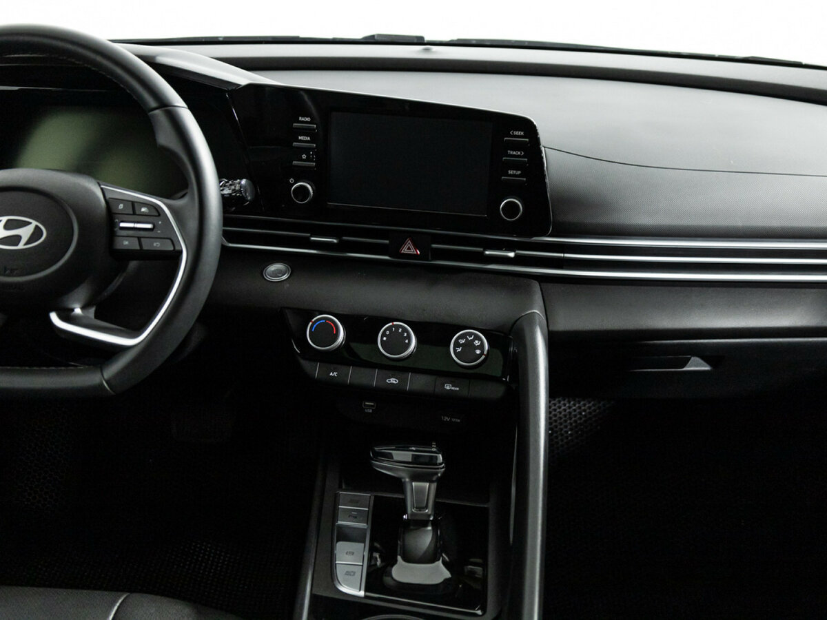 Hyundai Elantra с пробегом — 2023 год. Фото: #13