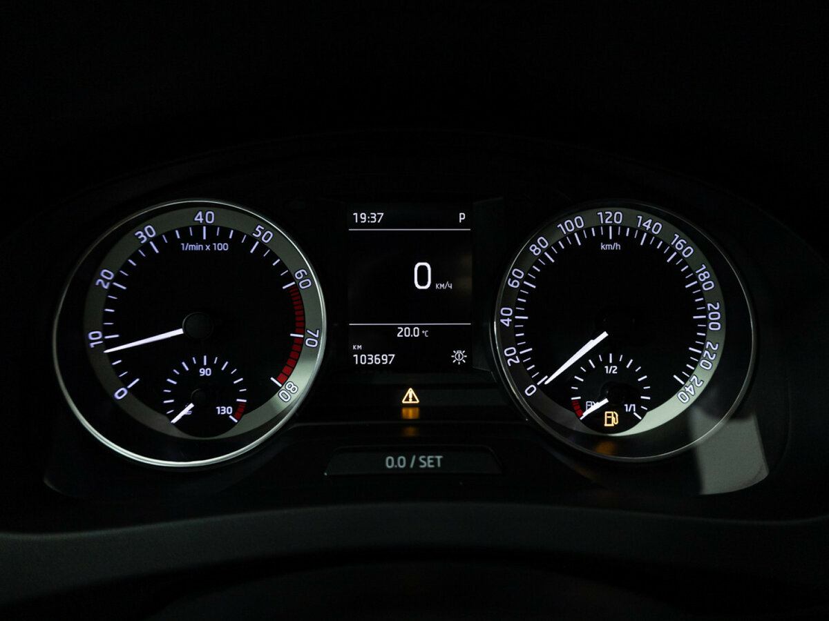 Skoda Rapid с пробегом — 2016 год. Фото: #11