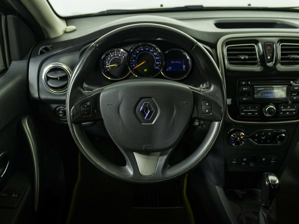 Renault Sandero с пробегом — 2015 год. Фото: #10