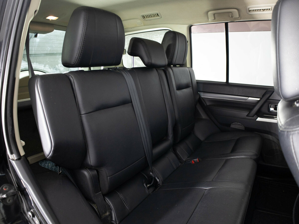 Mitsubishi Pajero с пробегом — 2013 год. Фото: #10