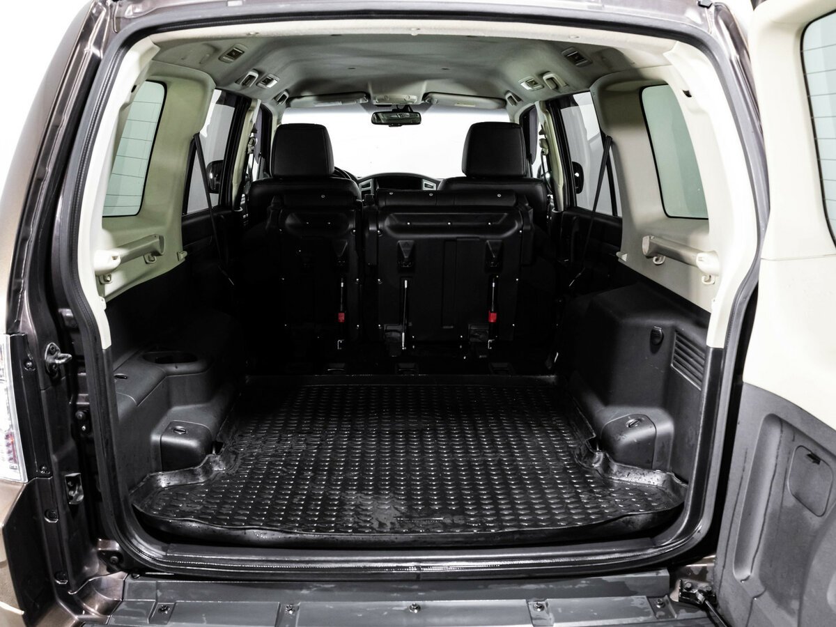 Mitsubishi Pajero с пробегом — 2017 год. Фото: #32