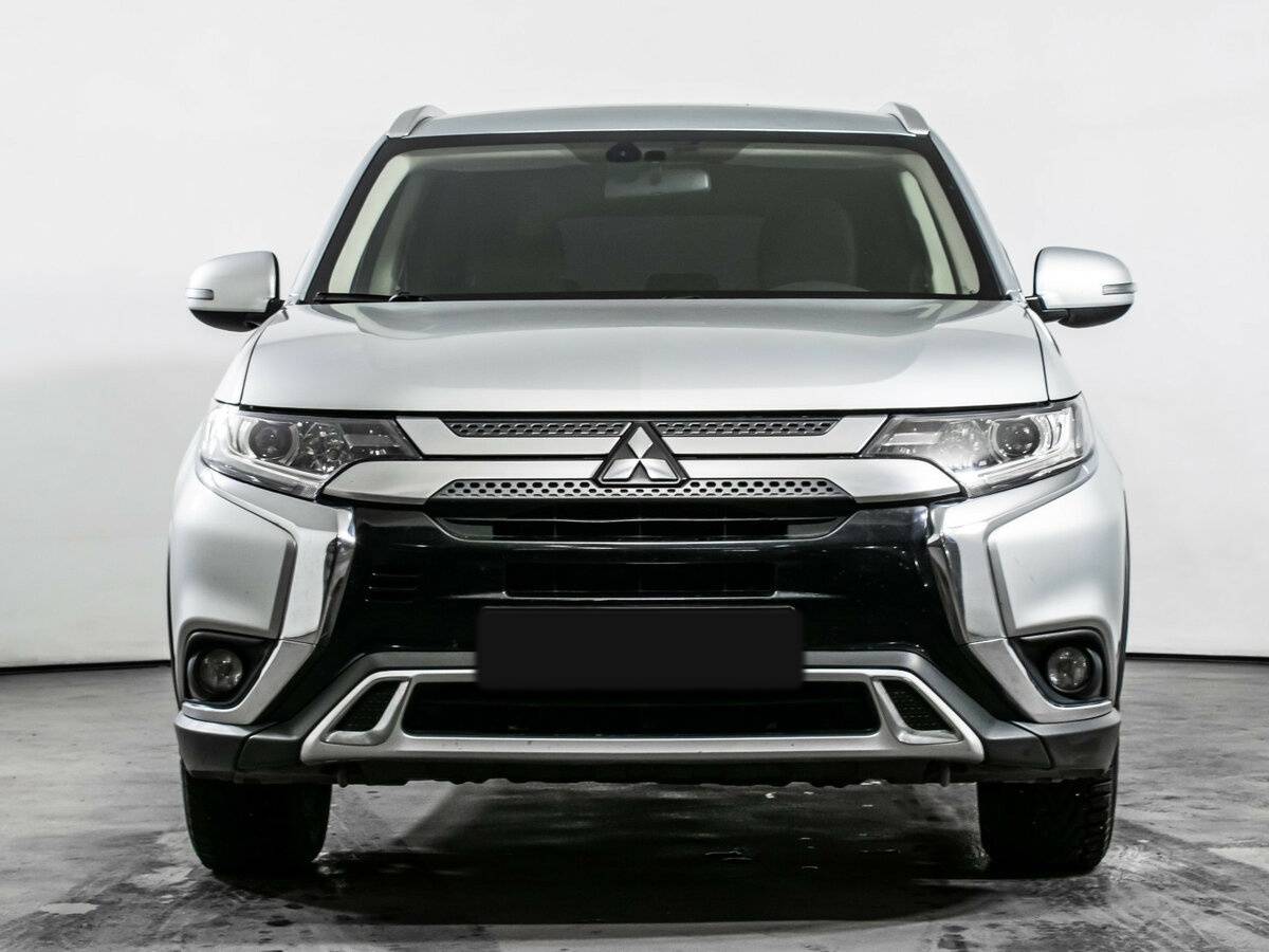 Mitsubishi Outlander с пробегом — 2018 год. Фото: #1