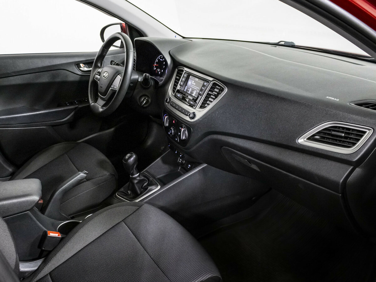 Hyundai Solaris с пробегом — 2021 год. Фото: #8