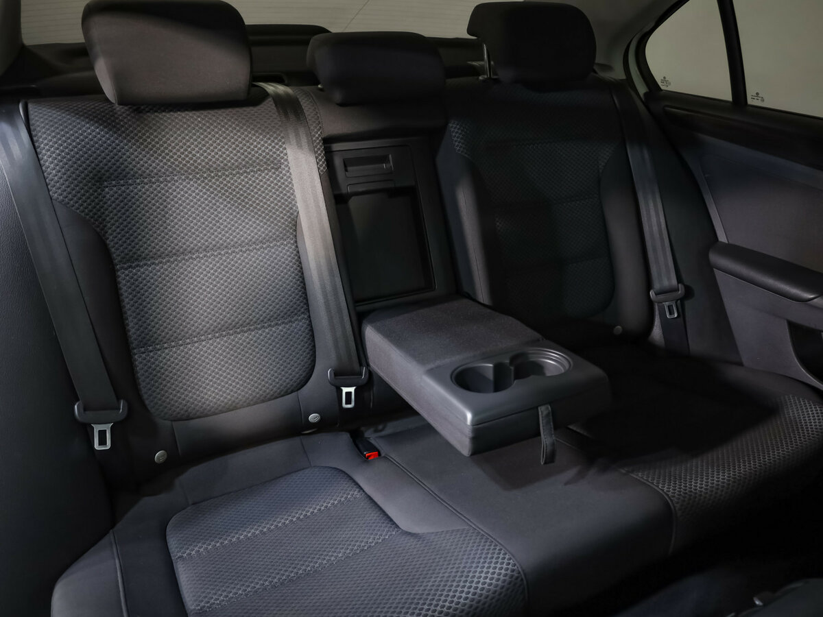 Volkswagen Jetta с пробегом — 2015 год. Фото: #15