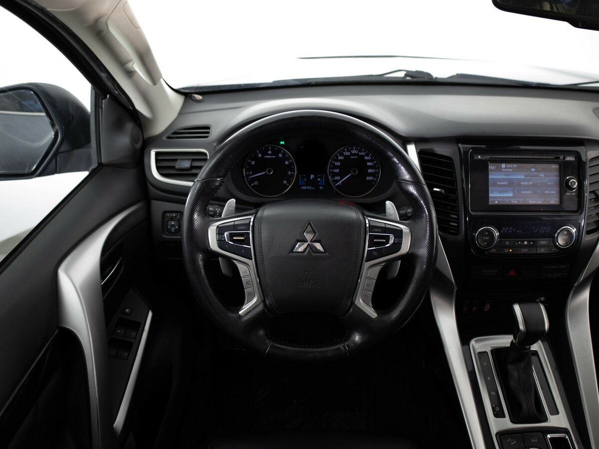 Mitsubishi Pajero Sport с пробегом — 2016 год. Фото: #5