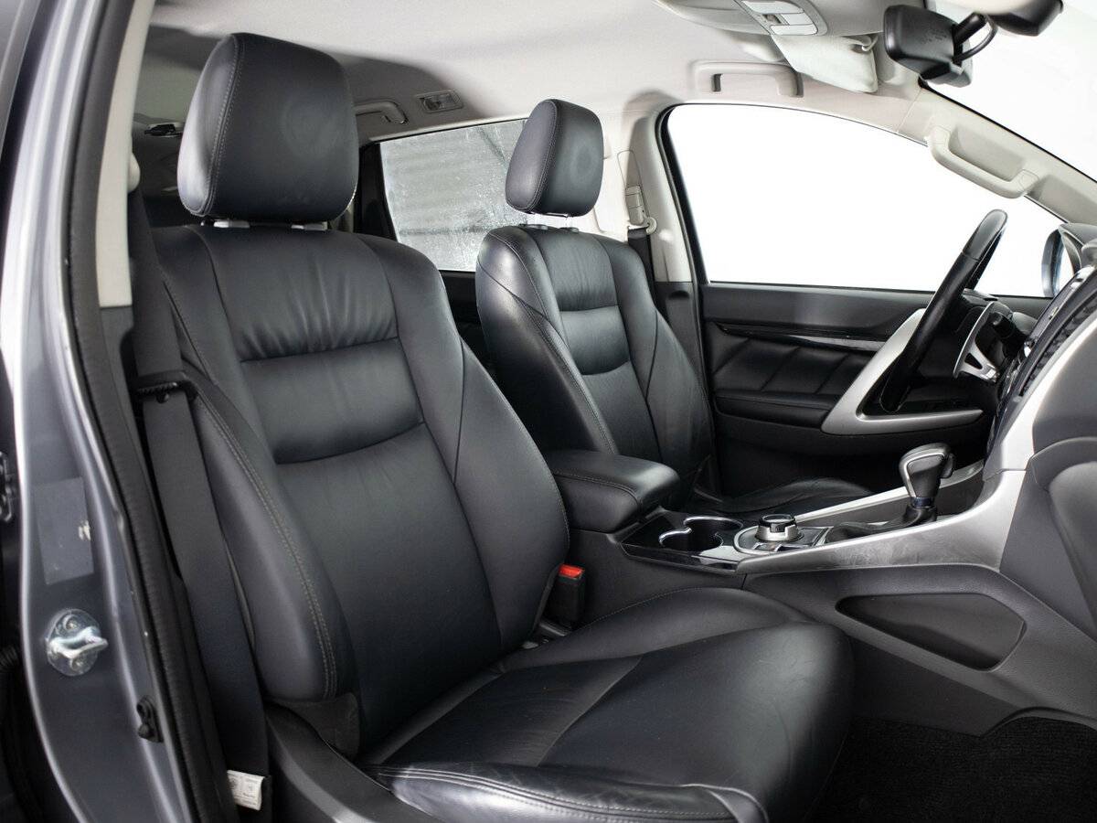 Mitsubishi Pajero Sport с пробегом — 2016 год. Фото: #11