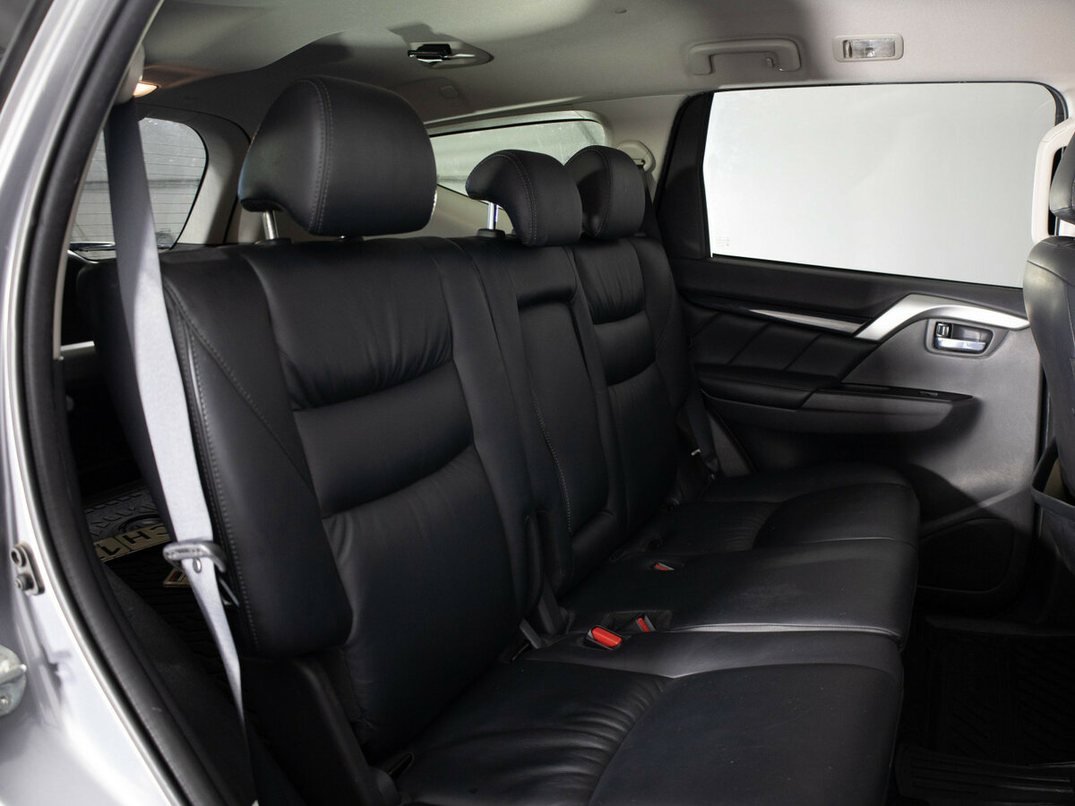 Mitsubishi Pajero Sport с пробегом — 2016 год. Фото: #12