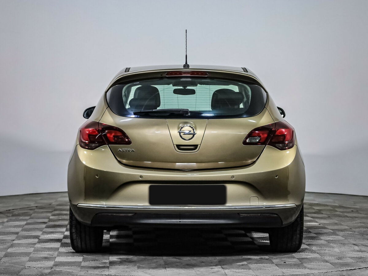 Opel Astra с пробегом — 2012 год. Фото: #4