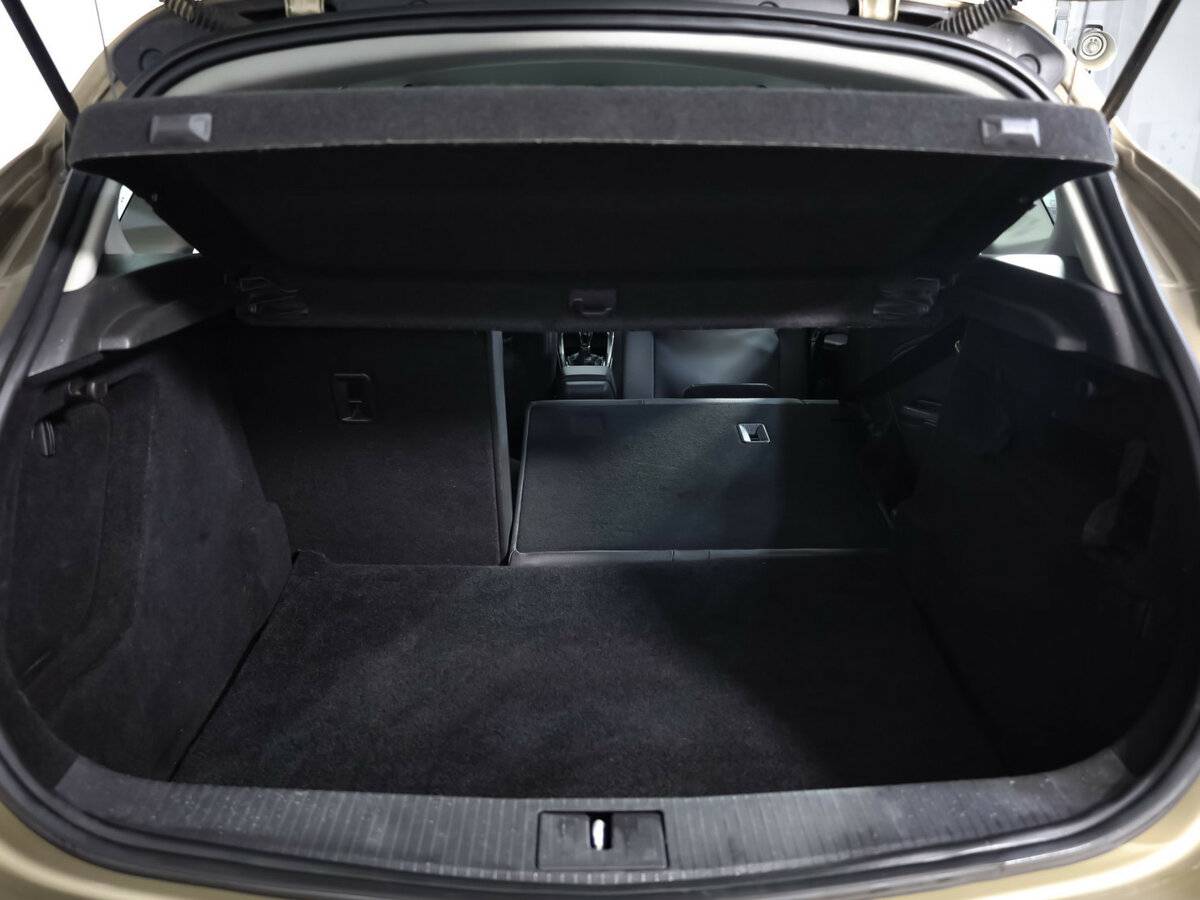 Opel Astra с пробегом — 2012 год. Фото: #19