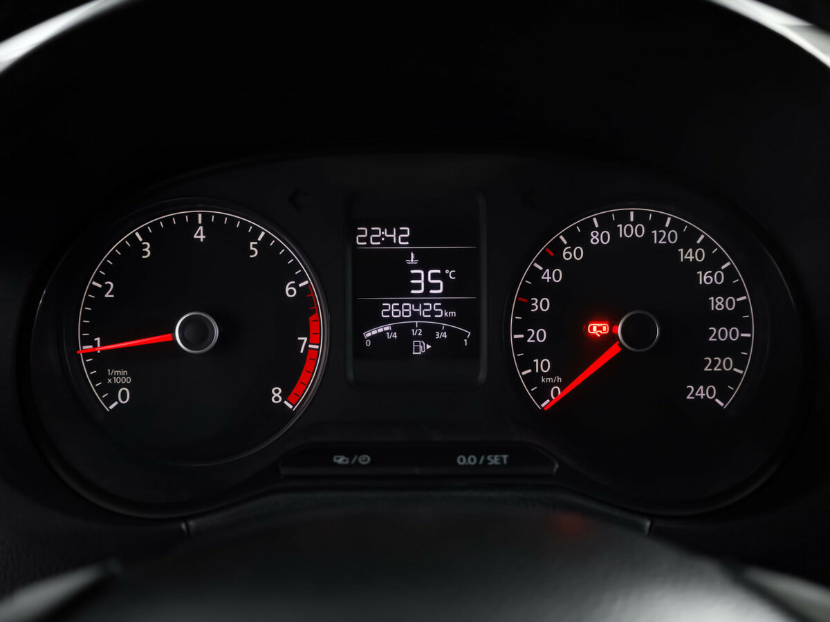 Volkswagen Polo с пробегом — 2018 год. Фото: #9