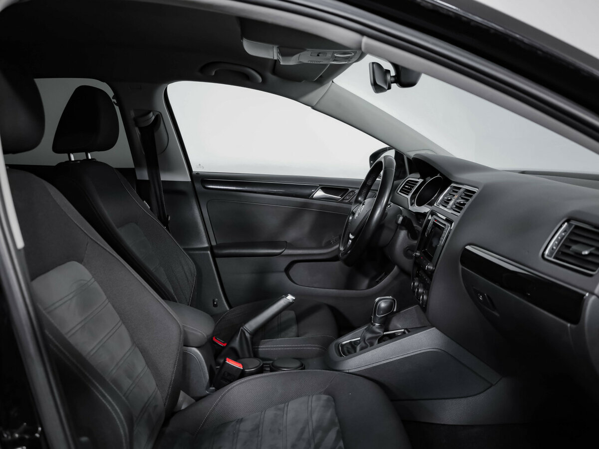 Volkswagen Jetta с пробегом — 2017 год. Фото: #24