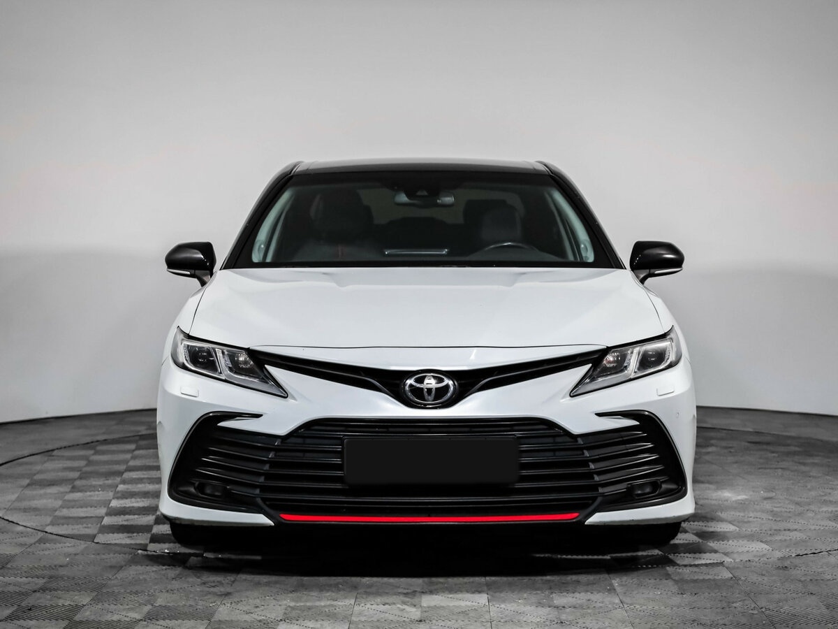 Toyota Camry с пробегом — 2021 год. Фото: #1