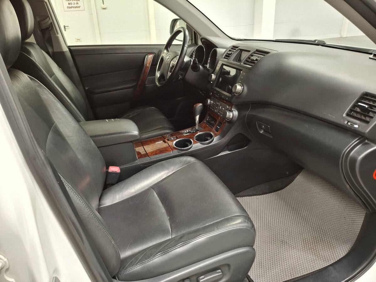Toyota Highlander с пробегом — 2012 год. Фото: #10