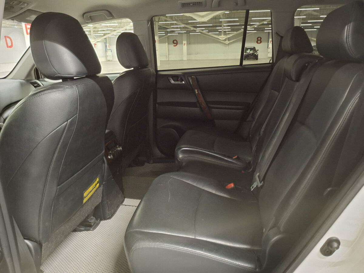 Toyota Highlander с пробегом — 2012 год. Фото: #11