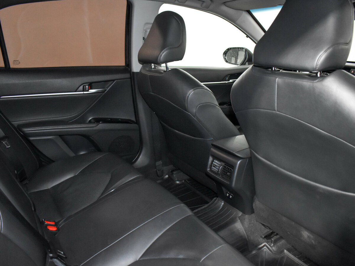 Toyota Camry с пробегом — 2018 год. Фото: #12