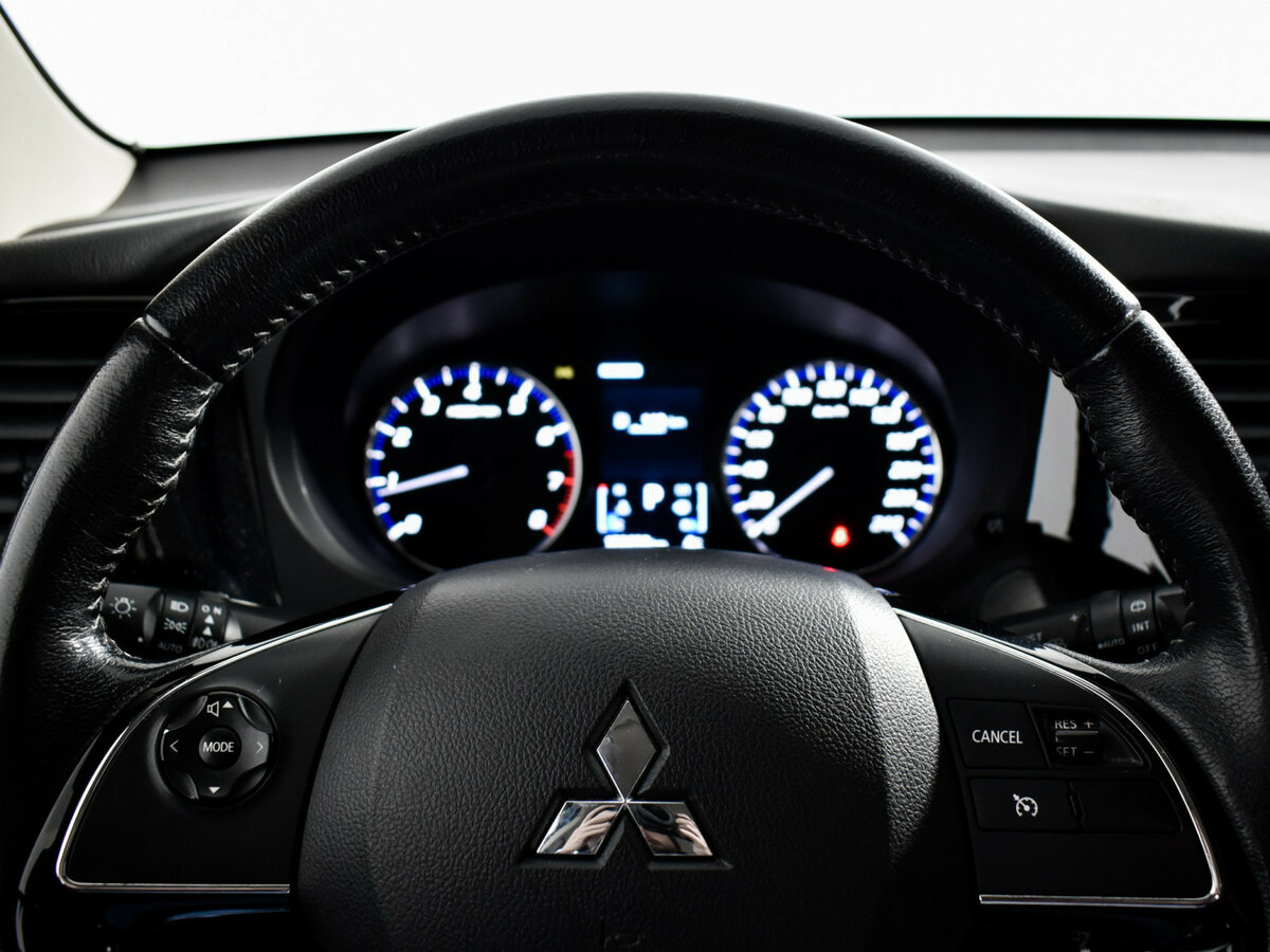 Mitsubishi Outlander с пробегом — 2018 год. Фото: #11
