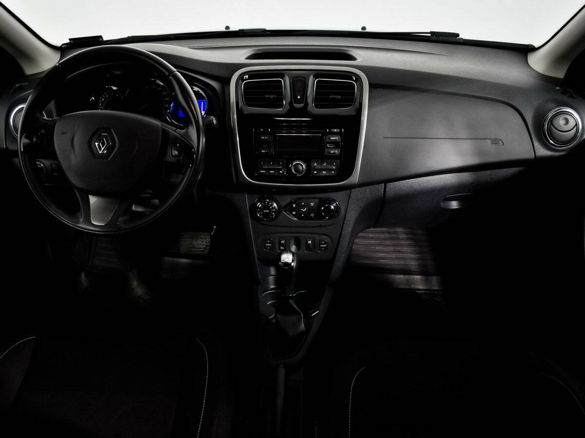 Renault Sandero с пробегом — 2016 год. Фото: #13
