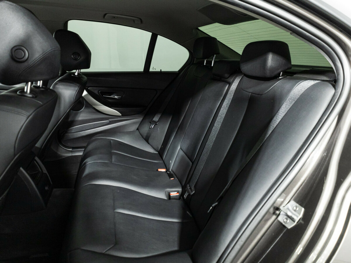 BMW 3 серии с пробегом — 2015 год. Фото: #9