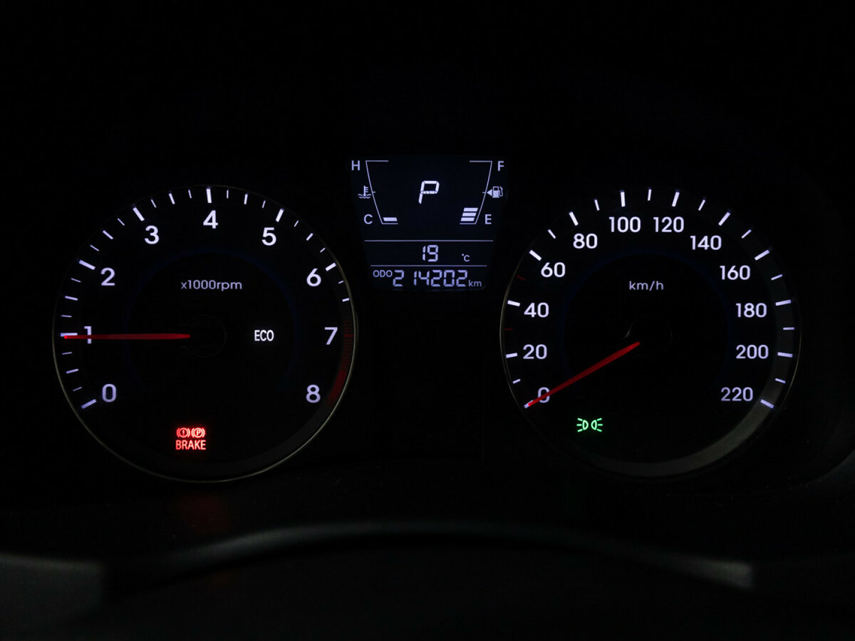 Hyundai Solaris с пробегом — 2012 год. Фото: #11