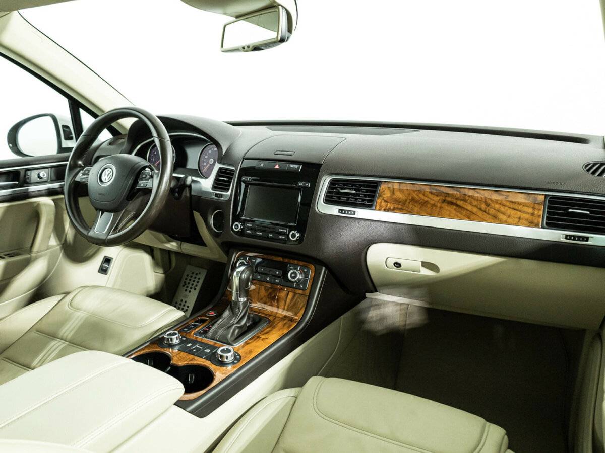 Volkswagen Touareg с пробегом — 2013 год. Фото: #6