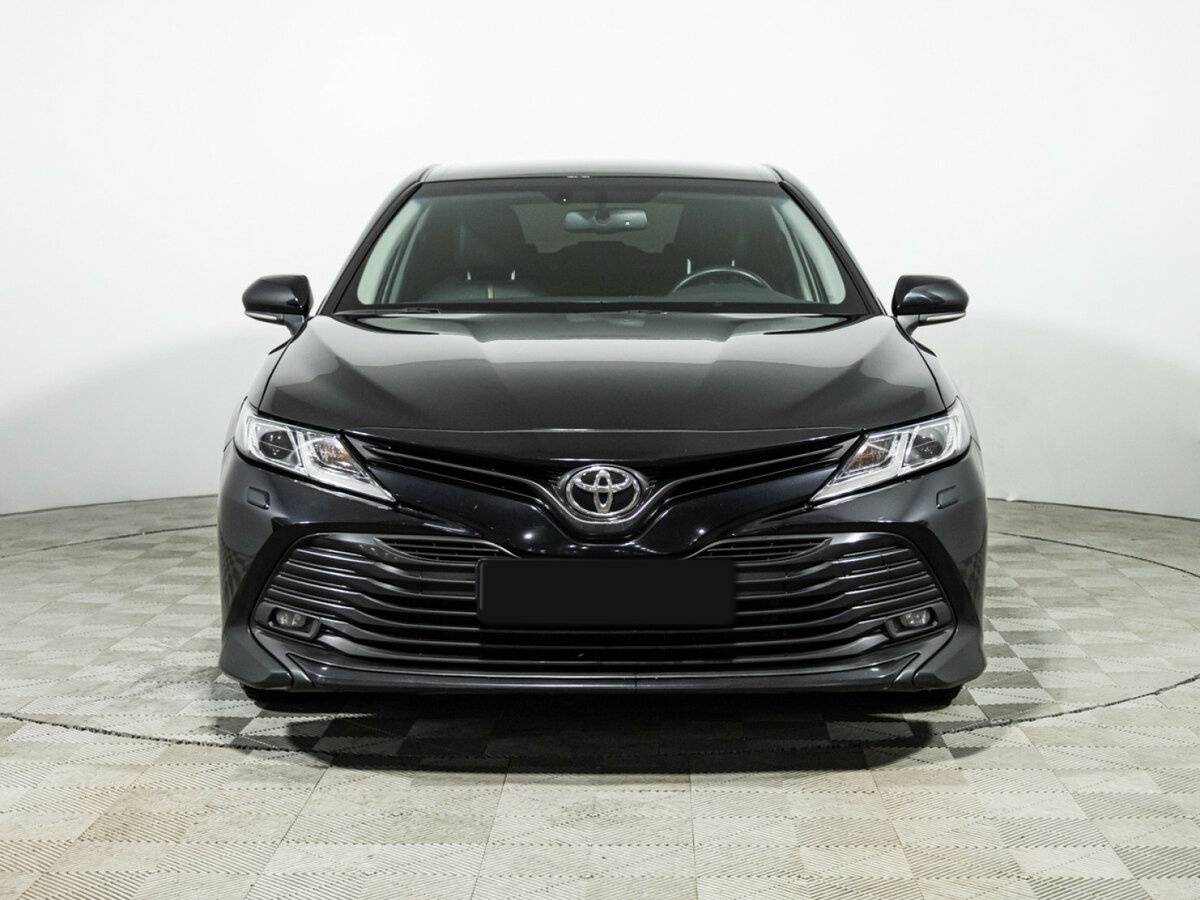 Toyota Camry с пробегом — 2018 год. Фото: #1