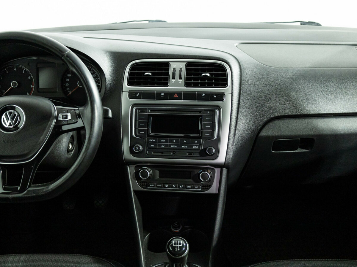Volkswagen Polo с пробегом — 2016 год. Фото: #13