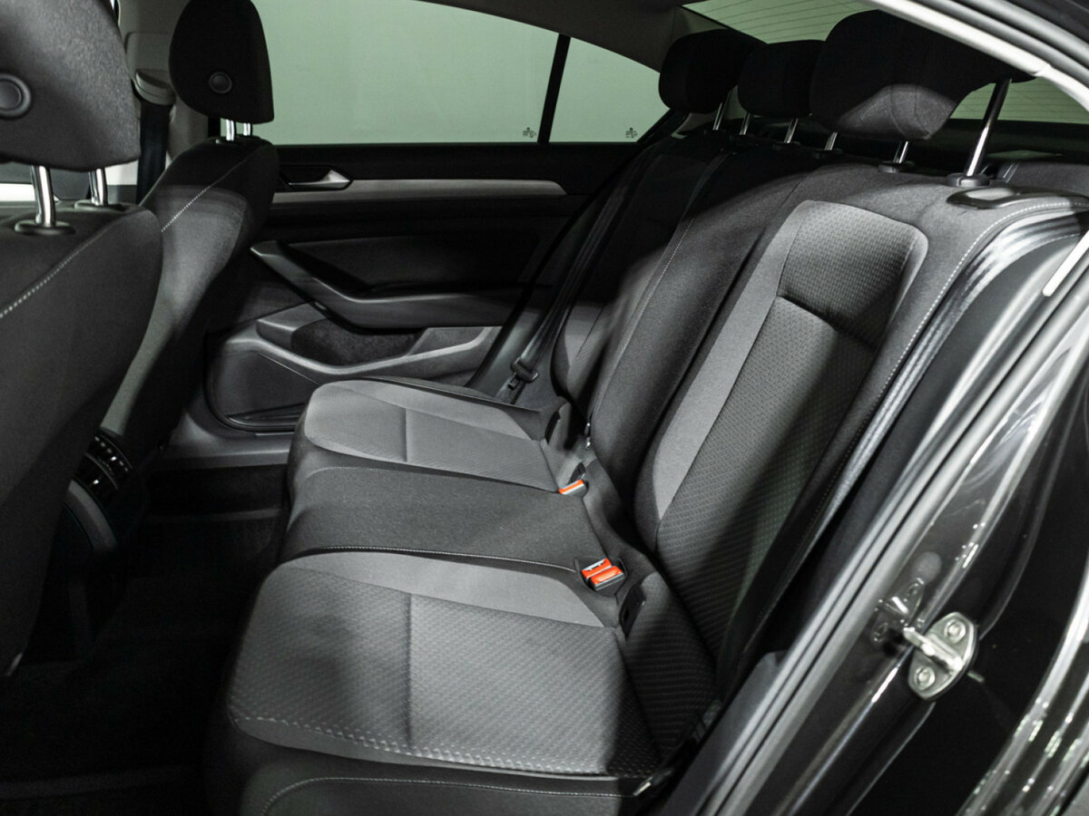 Volkswagen Passat с пробегом — 2021 год. Фото: #9